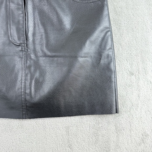 Forever 21 Mini Skirt Womens Medium Black Faux Leather Raw Hem A Line Punk - Picture 8 of 13